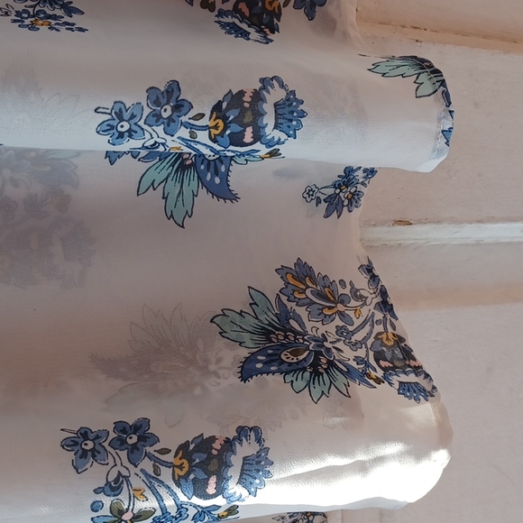 Lane Bryant White Sheer Embroidered Blue Floral 💙 size 20 Short Sleeve Blouse - Picture 6 of 9